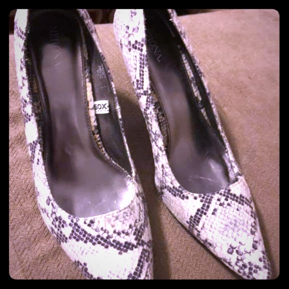 7.5 snake print heels